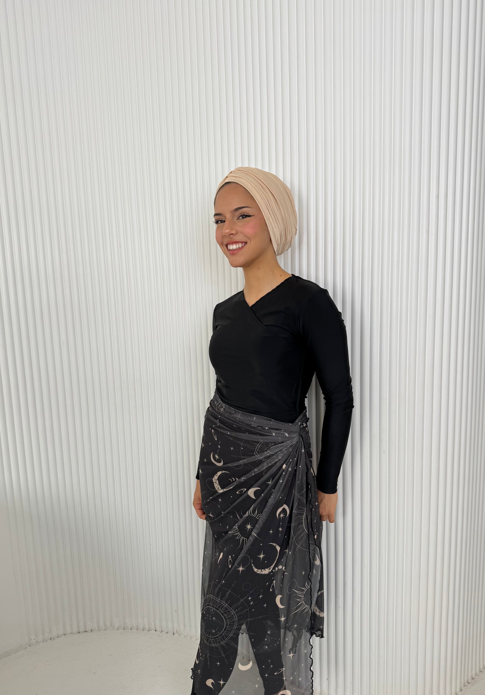 Celestial Mesh Wrap - black