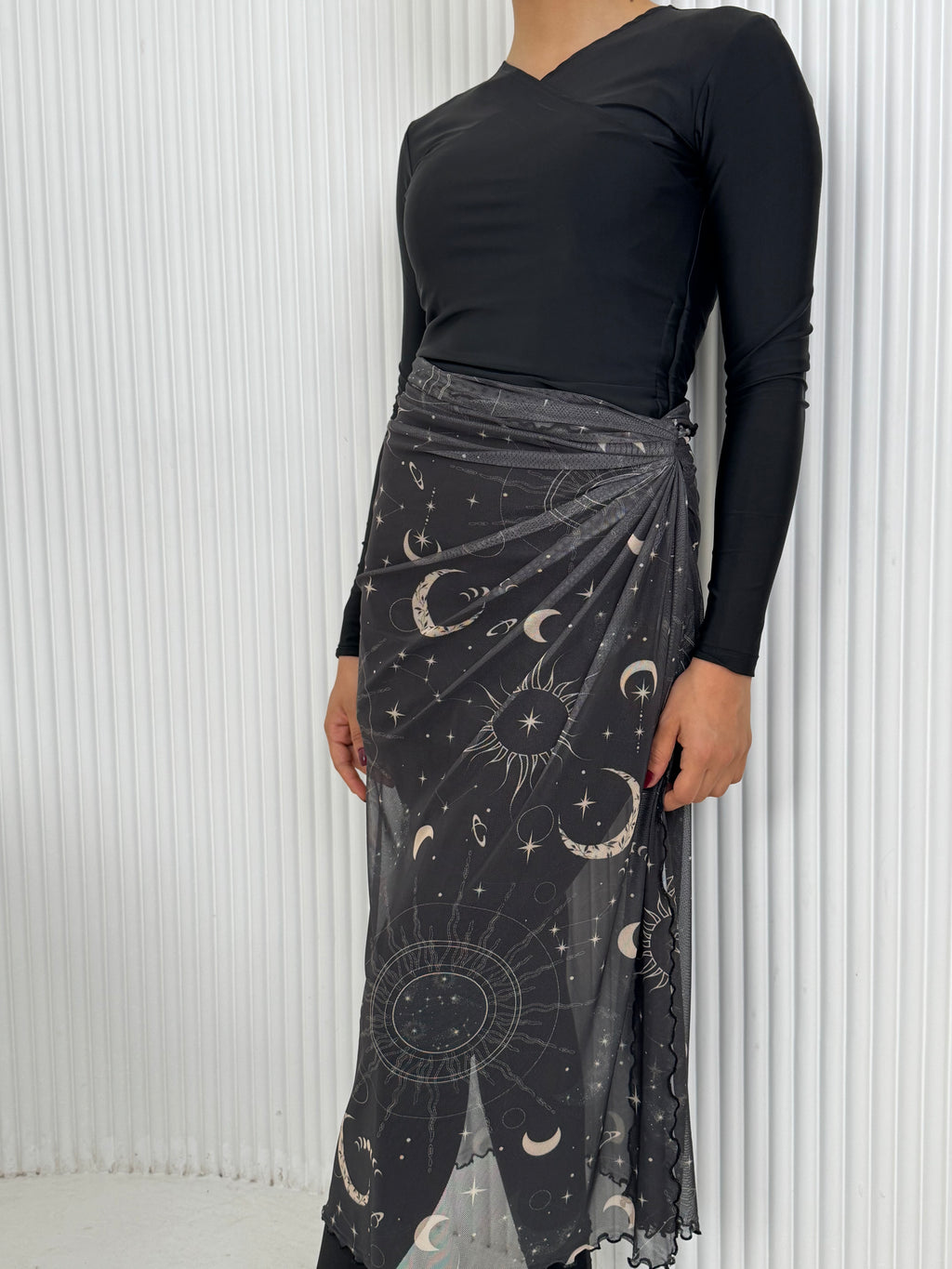 Celestial Mesh Wrap - black